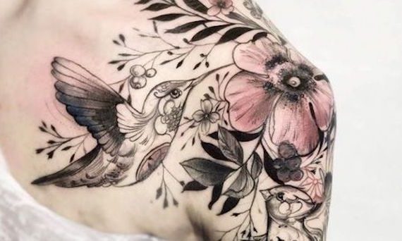 As 35 mais belas tatuagens no ombro feminino que você já viu hoje