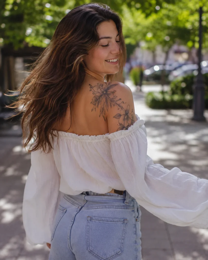11-tatuagens-femininas-no-ombro-inspiracoes-delicadas-e-estilosas-3