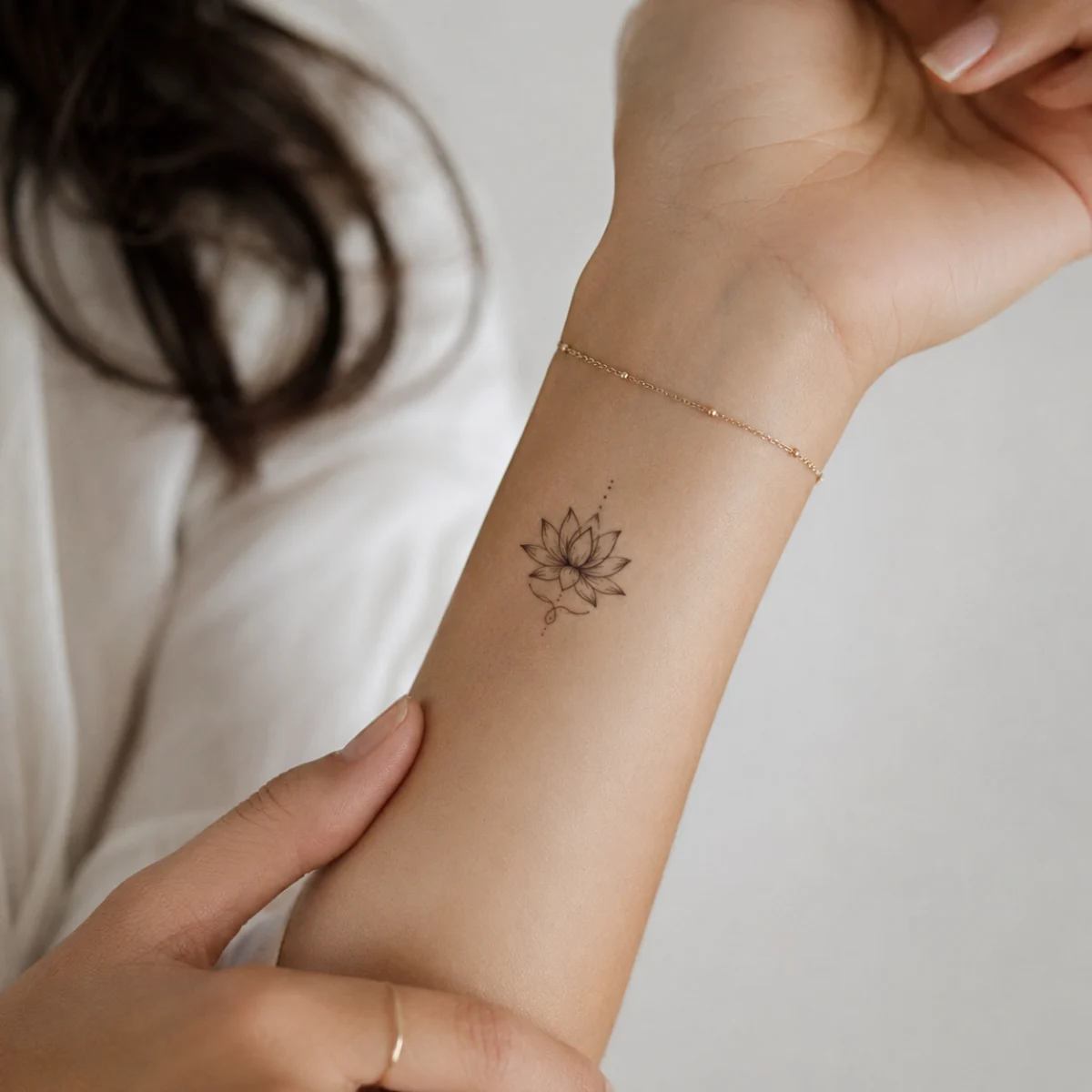Tatuagens Femininas com Significado: Símbolos, Flores, Frases e Ideias Inspiradoras - imagem 4