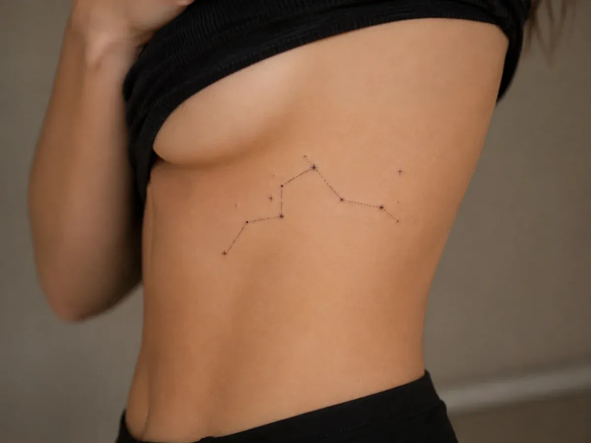 Tatuagens Místicas Delicadas para Mulheres: Ideias Pequenas e Cheias de Significado - imagem 3