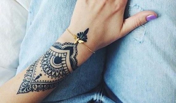 20 ideias de tatuagem bracelete para a sua próxima tattoo