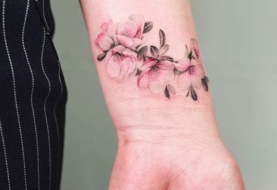 33 Das mais belas tatuagens Femininas delicadas no pulso