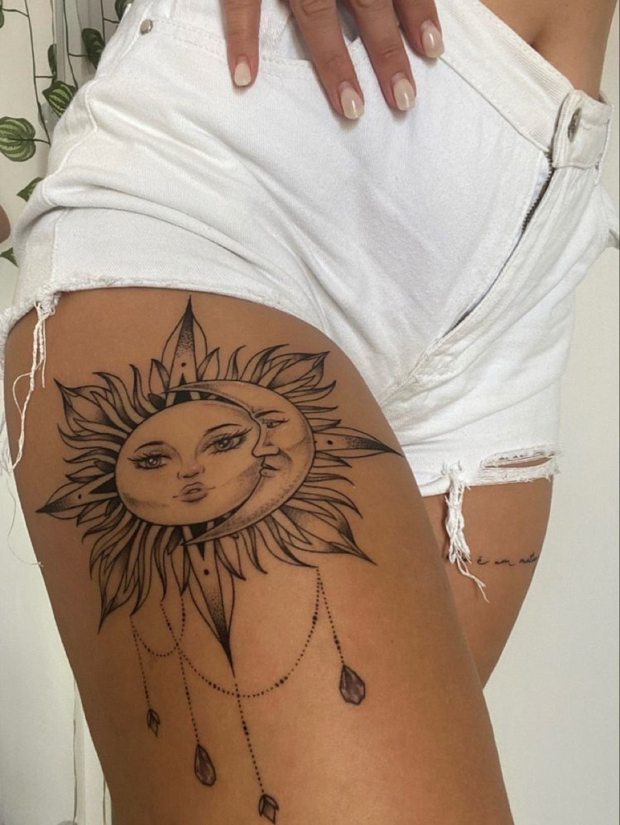 28 Inspirações para Tatuagens Femininas na Coxa: Onde a Beleza Encontra ...