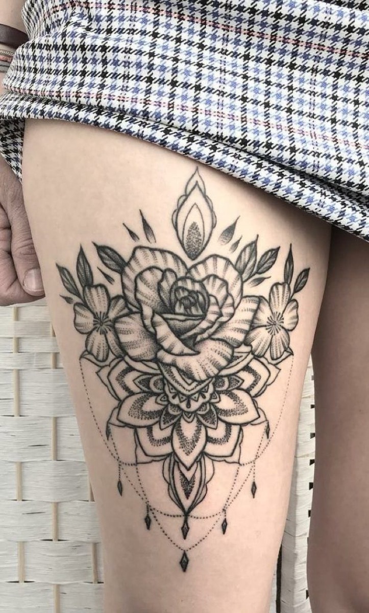 28 Inspirações para Tatuagens Femininas na Coxa: Onde a Beleza Encontra ...