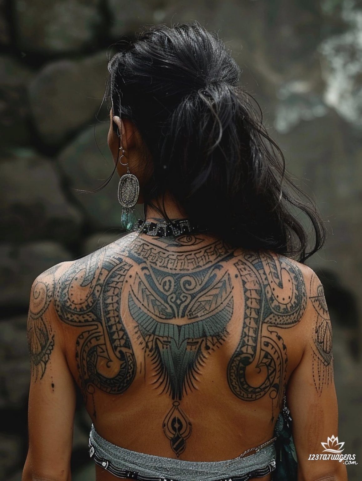 Inspire-se: 21 Tatuagens Femininas Incríveis para as Costas - 123 Tatuagens