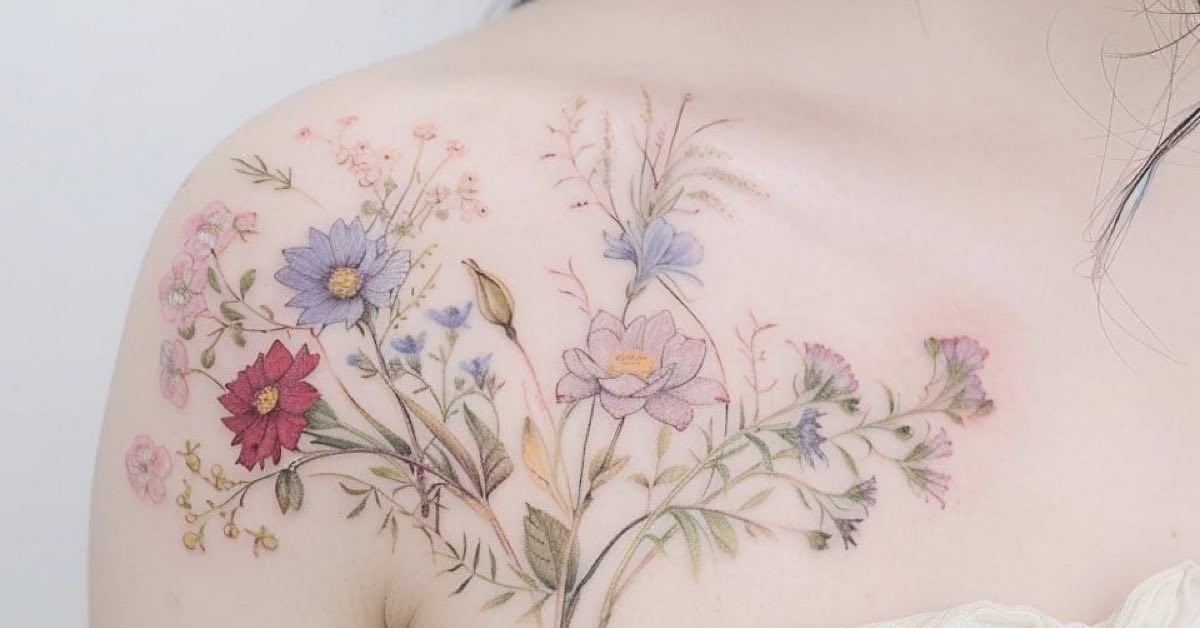 12 Florais no Ombro: Um Toque de Delicadeza e Sofisticação