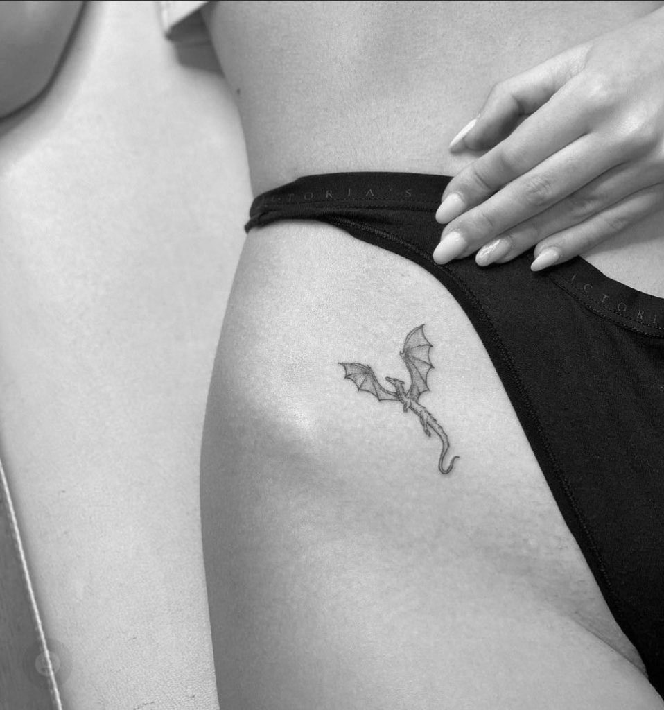 17 Tatuagens Femininas na Anca: Sensualidade e Personalidade em Cada Detalhe
