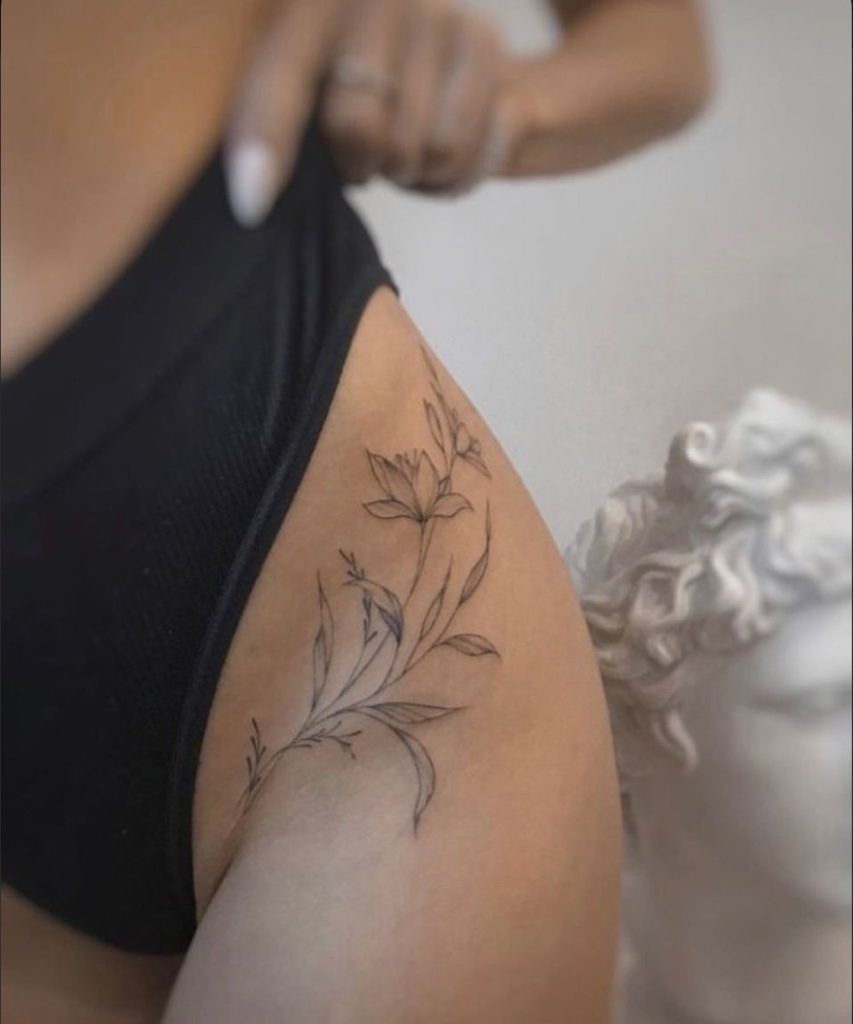 17 Tatuagens Femininas na Anca: Sensualidade e Personalidade em Cada Detalhe