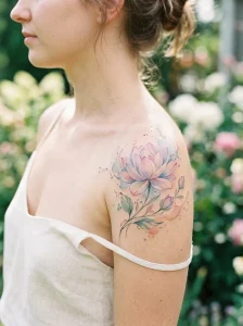 tatuagem-no-ombro-feminina-em-aquarela-inspiracoes-lindas-para-um-visual-unico-2