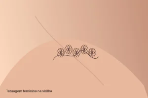 Tatuagem feminina na virilha com desenho floral delicado em traço fino