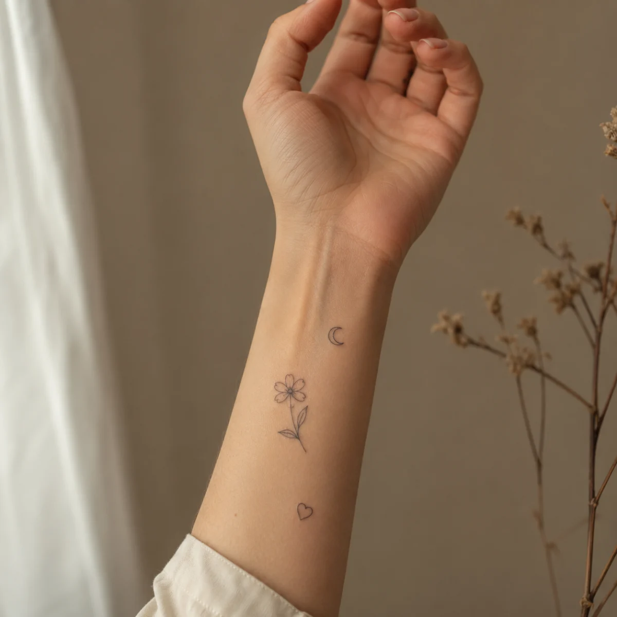 Tatuagens Femininas Delicadas: Inspirações Discretas e Cheias de Estilo - imagem 1