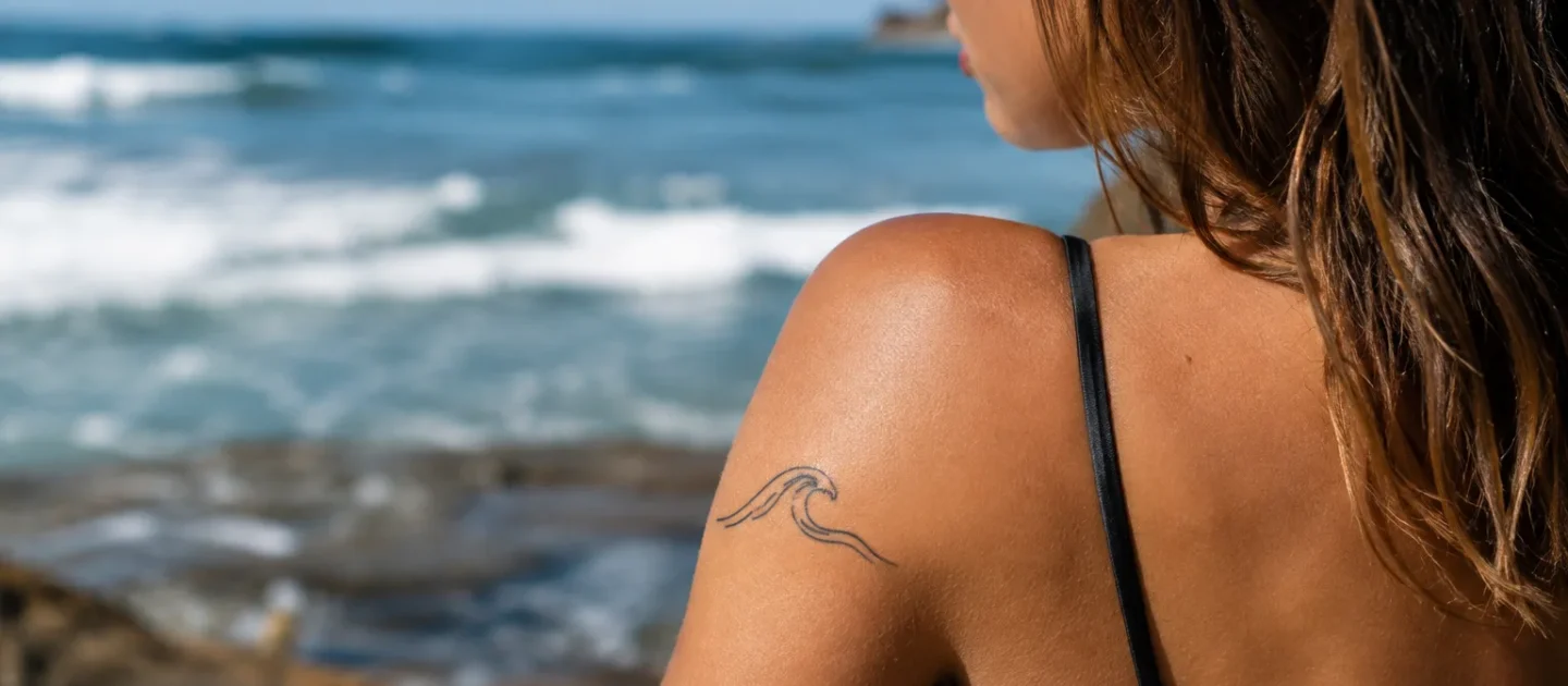Tatuagem de onda: significados e melhores lugares do corpo