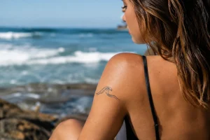 Tatuagem de onda: significados e melhores lugares do corpo